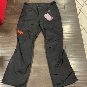 Helly Hansen sogn cargo pants. Snowboard/Ski. Brand new